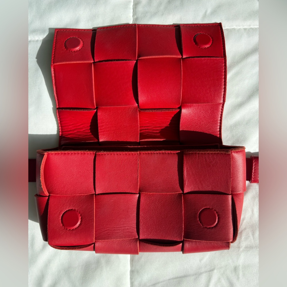 Bottega Veneta Red Cassette Belt Leather Bag - Picture 3 of 9